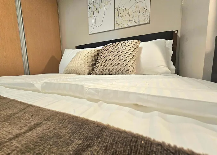 Soft Glam 2br Greenbelt Hamilton 4*