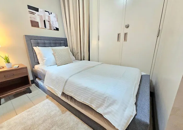 Soft Glam 2br Greenbelt Hamilton Apartahotel