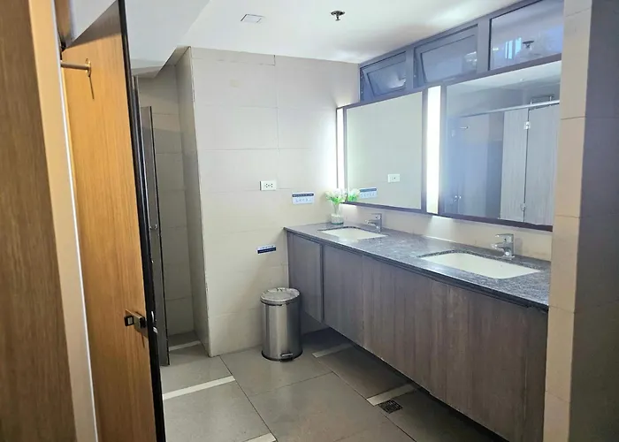 Soft Glam 2br Greenbelt Hamilton Apartahotel Manila